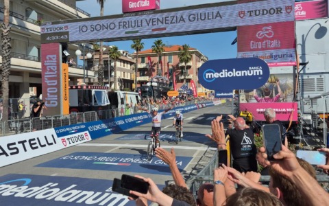 Giro d’Italia, Narvaez vince la tappa Porcari-Chiavari