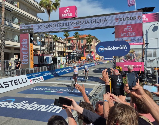 Giro d’Italia, Narvaez vince la tappa Porcari-Chiavari