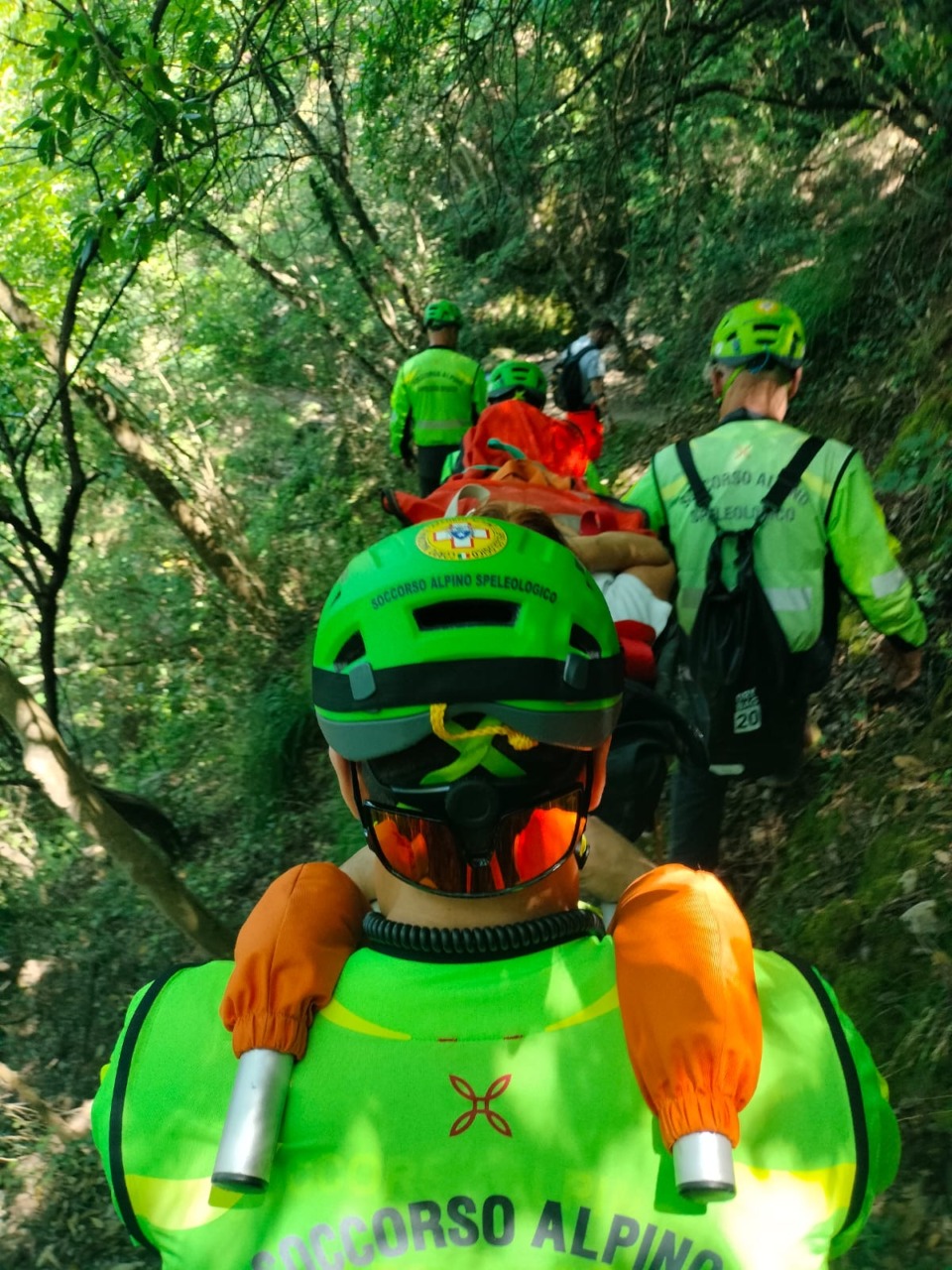 Escursionista si ferisce alla caviglia sul sentiero dei Fornelli: soccorsa nel Parco di Portofino