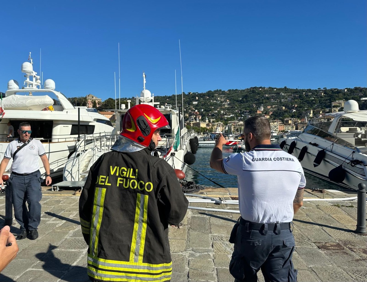 Incendio in porto a Santa
