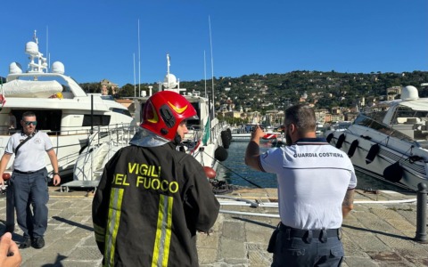 Incendio in porto a Santa