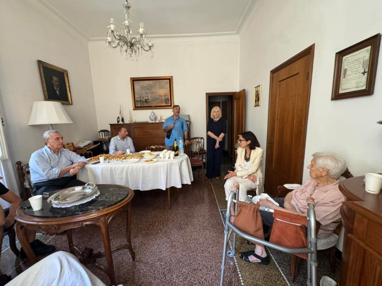 Chiavari festeggia la signora Emilia: spente 104 candeline