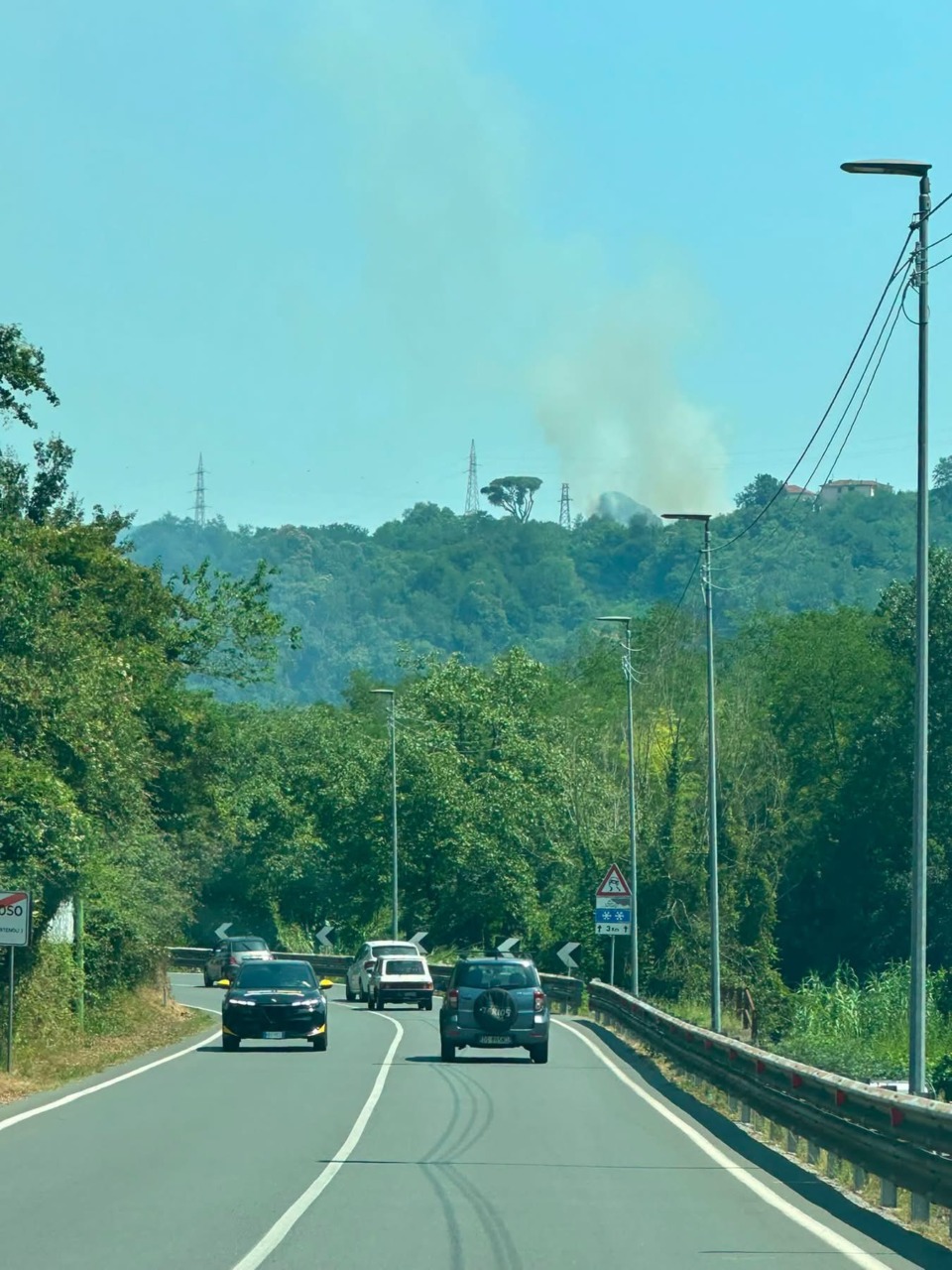 Camposasco, incendio in località Scoglio: in fiamme un palo dell’alta tensione