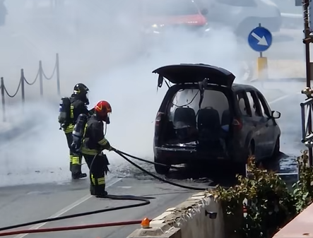 Auto a fuoco a Lavagna