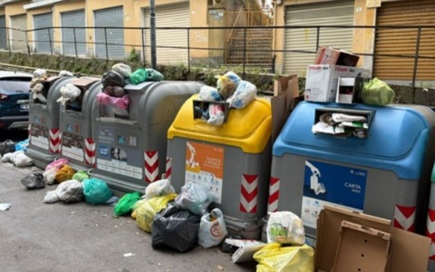 Rapallo, spazzatura e bidoni stracolmi: Carannante all’attacco della Giunta Ricci