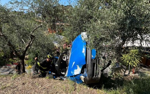 Trigoso,  vola nella scarpata: soccorso anziano