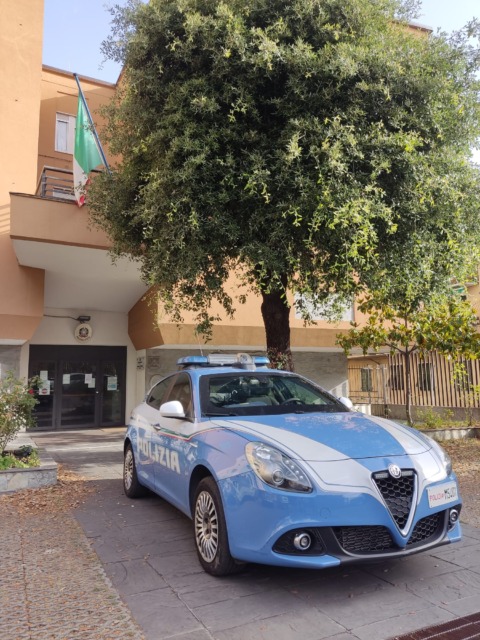Rapallo, nasconde stupefacente in borsa e reagisce agli operatori: arrestata 28enne