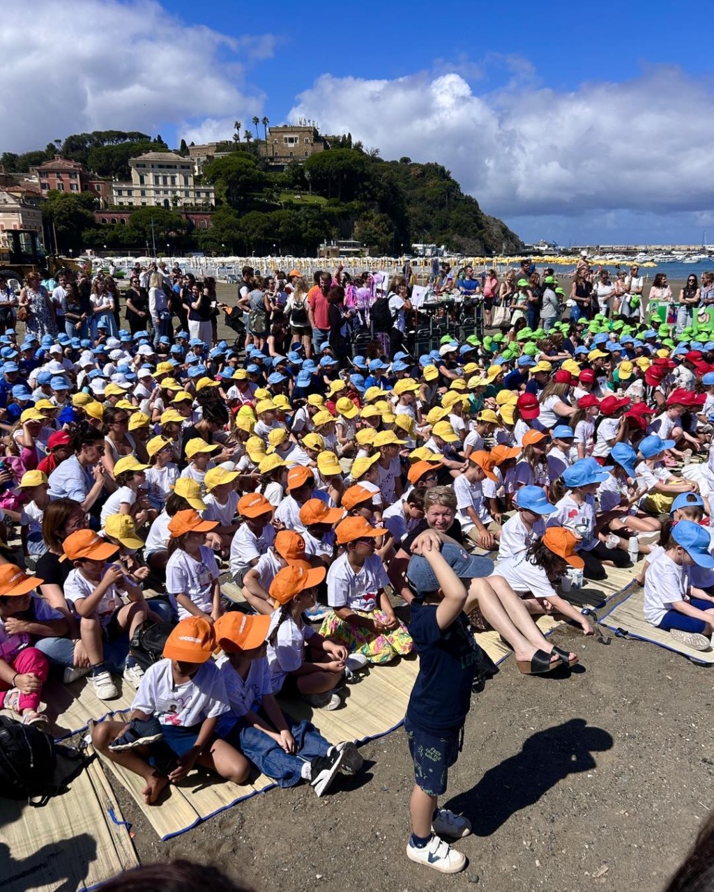 Festival Andersen, 5 classi di San Bartolomeo disertano il corteo dei bambini