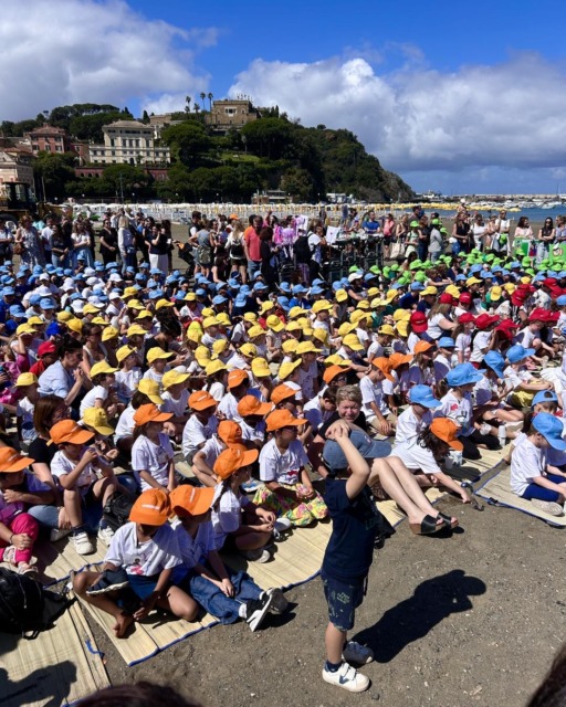 Festival Andersen, 5 classi di San Bartolomeo disertano il corteo dei bambini