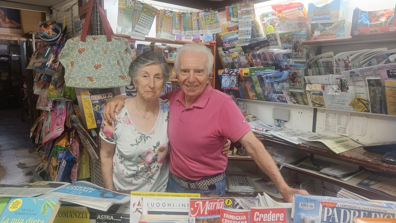 Via Roma a Lavagna perde il suo cuore. Chiude la storica edicola Sambuceti