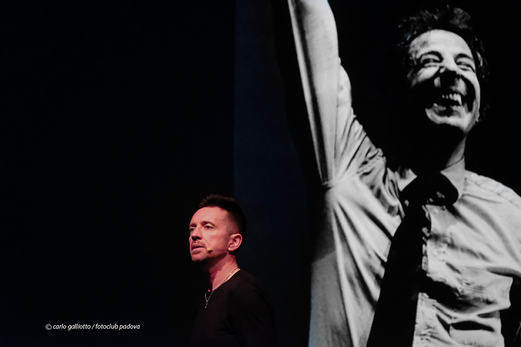 Andrea Scanzi inaugura il Dionisio Festival con “E pensare che c’era Giorgio Gaber”. 