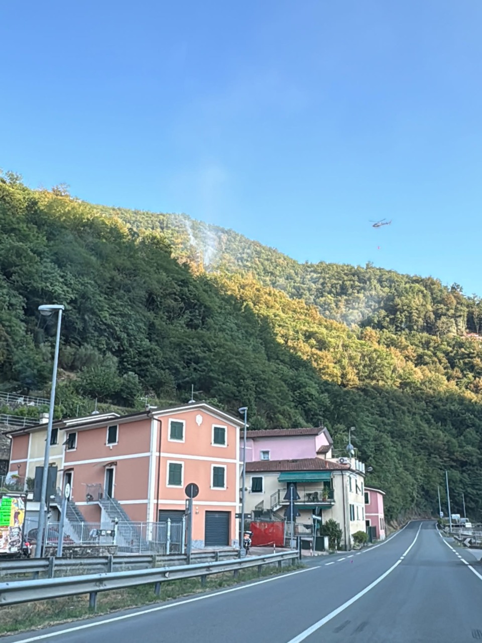 Incendio sulle alture di Carasco, fiamme domate a Mennuia di Paggi