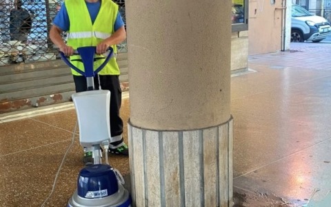 A Recco avviato il nuovo ciclo di lavaggi straordinari “a caldo” dei marciapiedi