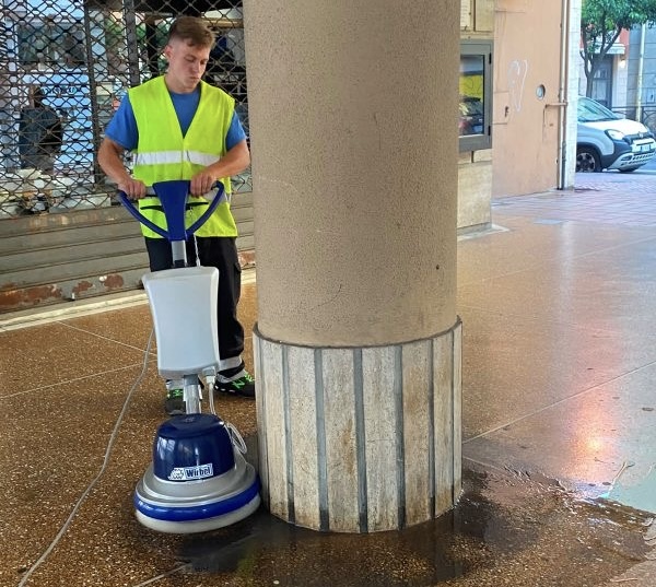 A Recco avviato il nuovo ciclo di lavaggi straordinari “a caldo” dei marciapiedi