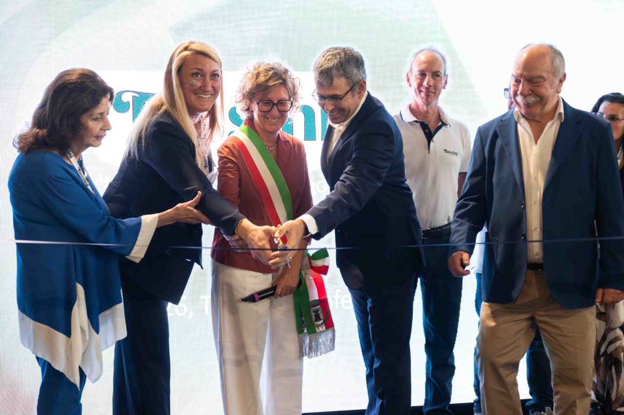 Taglio del nastro per il nuovo stabilimento di Tossini in Piemonte