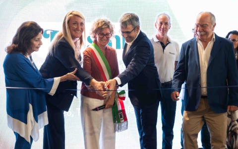 Taglio del nastro per il nuovo stabilimento di Tossini in Piemonte