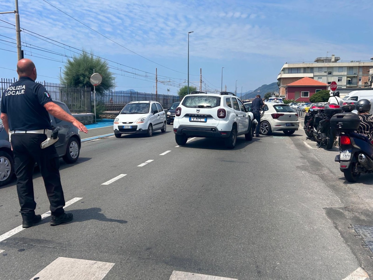 Incidente tra due auto lungo l’Aurelia, una persona ferita
