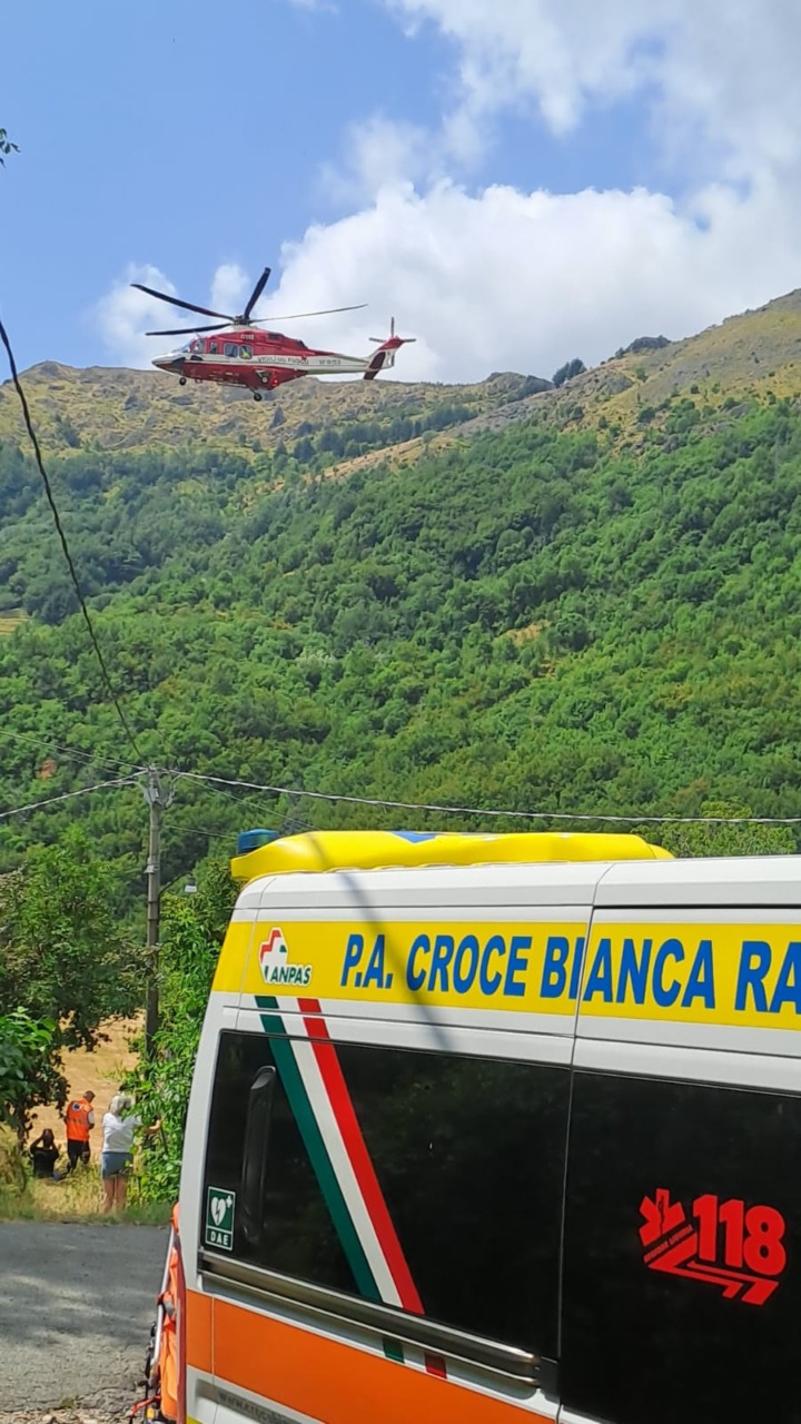 Un uomo accusa un malore a Mezzanego: trasportato con l’elicottero Drago al San Martino