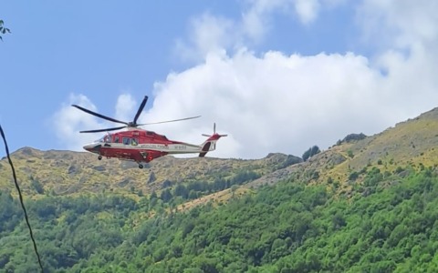Un uomo accusa un malore a Mezzanego: trasportato con l’elicottero Drago al San Martino