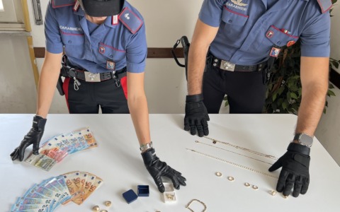 Finto carabiniere truffa un 71enne a Rapallo: arrestati due uomini