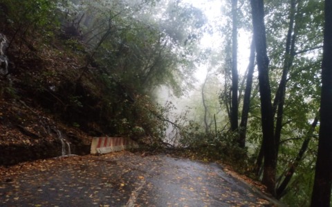 Strada per Montallegro chiusa fino alle 19 per interventi di messa in sicurezza