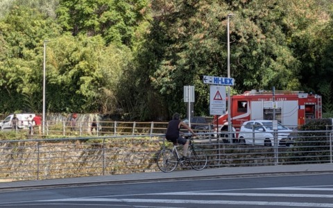 Incendio di sterpaglie a Chiavari: pronto intervento sotto il viadotto