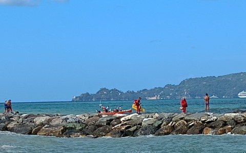 Malore in mare, deceduto 79enne a Chiavari