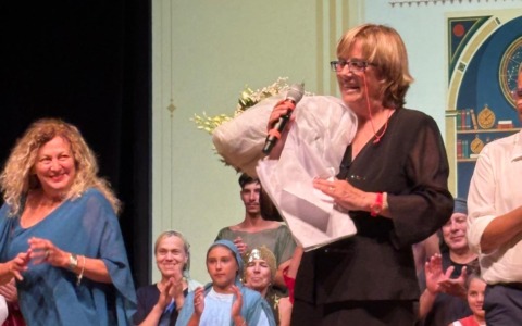 Quasi 600 spettatori a Villa Tigullio per “Romanzo di Agostino”, successo per lo spettacolo solidale