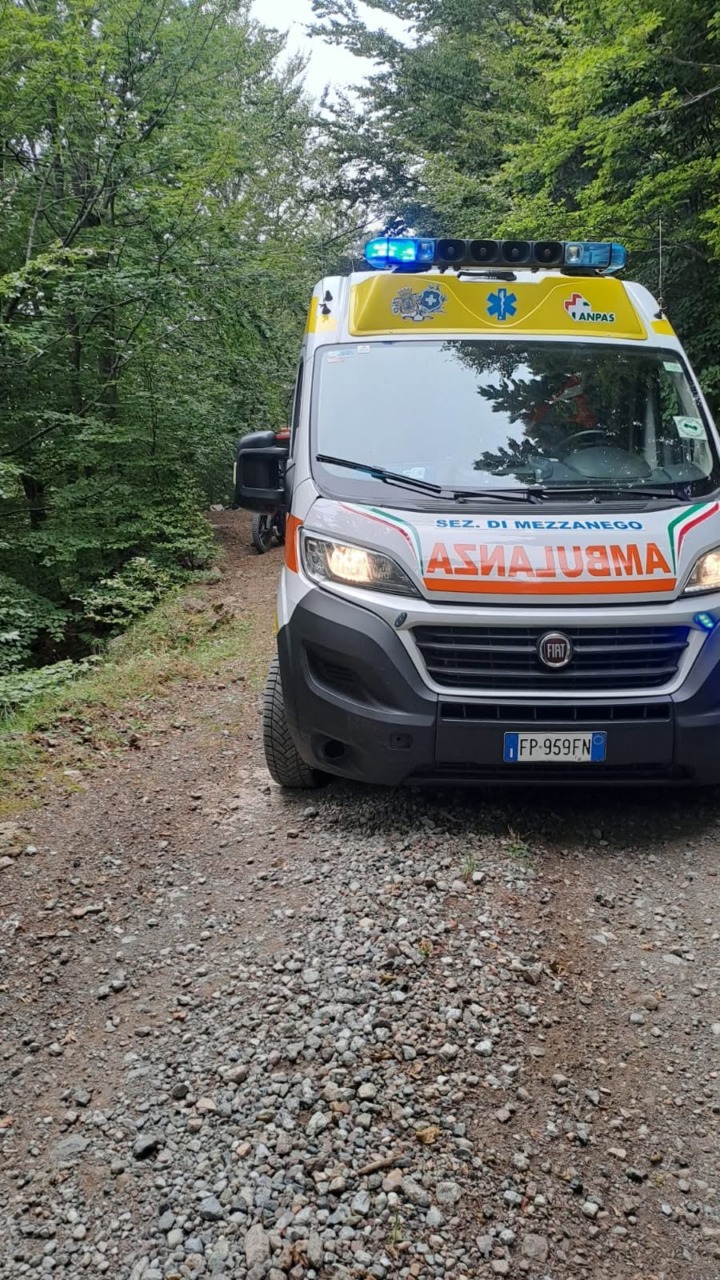 Cade con la mountain bike, giovane soccorso sul Passo della Spingarda