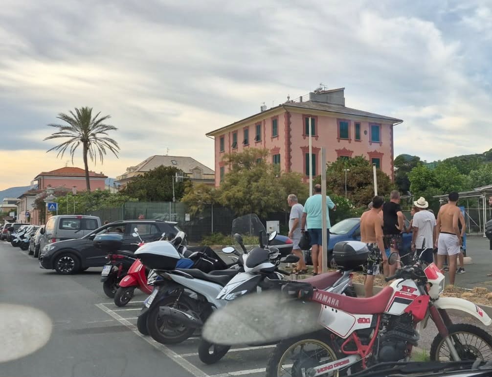 Aveva una valigia contenente la refurtiva dei bagnanti, inseguito e arrestato un 27enne
