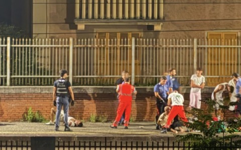 Fatti scendere dal treno, lanciano sassi contro la stazione di Rapallo