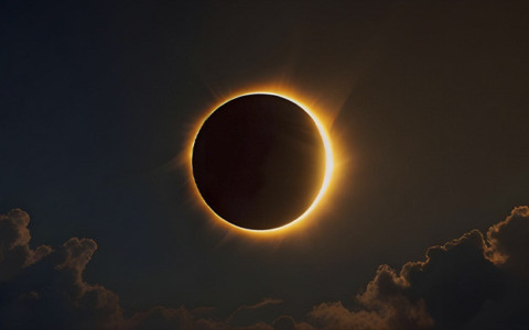 Mercoledì 12 agosto l’eclissi di sole parziale: proteggete gli occhi