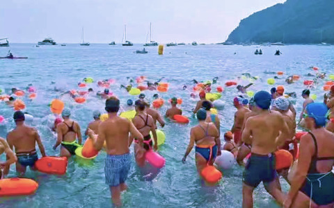 Kilometro Rivano, Ferragosto all’insegna del nuoto in mare