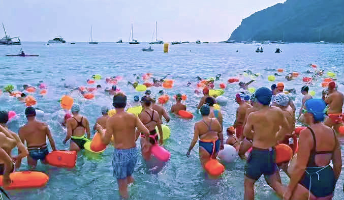 Kilometro Rivano, Ferragosto all’insegna del nuoto in mare