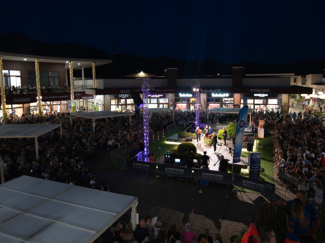 Brugnato 5Terre Outlet Village: domenica 16 agosto gran finale delle Summer Nights con il 90 Special Party
