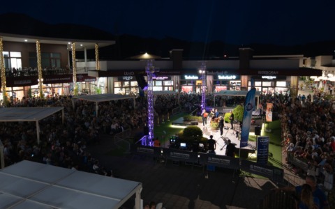 Brugnato 5Terre Outlet Village: domenica 16 agosto gran finale delle Summer Nights con il 90 Special Party