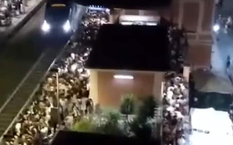 Troppa gente a Camogli per la Stella Maris, esplode la protesta social