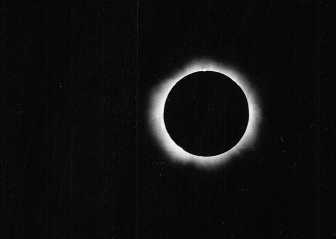 L’assessore regionale Nicolò: «Non guardate l’eclissi solare del 12 agosto»