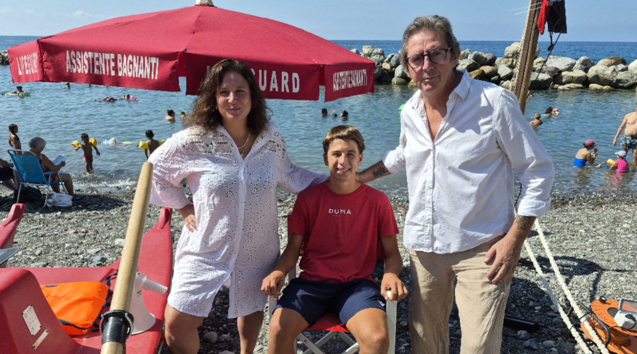 Sangue freddo e cuore d’oro: il bagnino 16enne salva due vite in meno di un mese