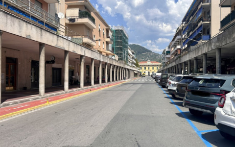 Sestri Levante: sicurezza, stop a tavolini e sedie in ore notturne su tutta via Roma