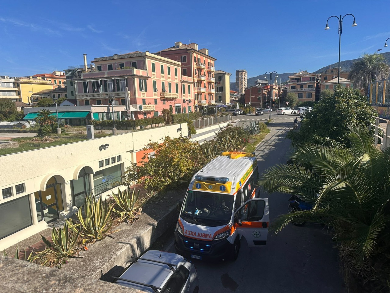 Malore in mare, muore 90enne