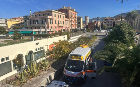 Malore in mare, muore 90enne