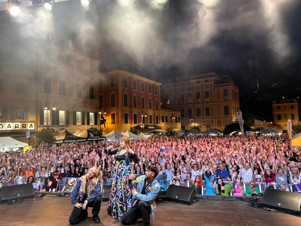 Cristina D’Avena in concerto a Chiavari: piazza Matteotti gremita