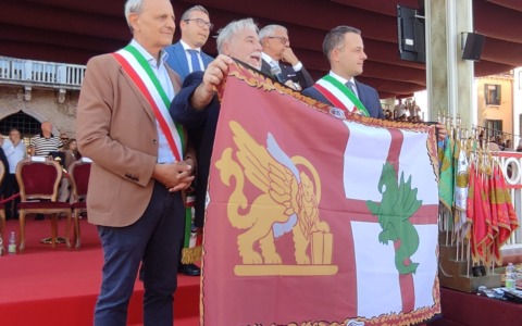 Il Dragun ambasciatore di pace al Corteo Storico di Venezia