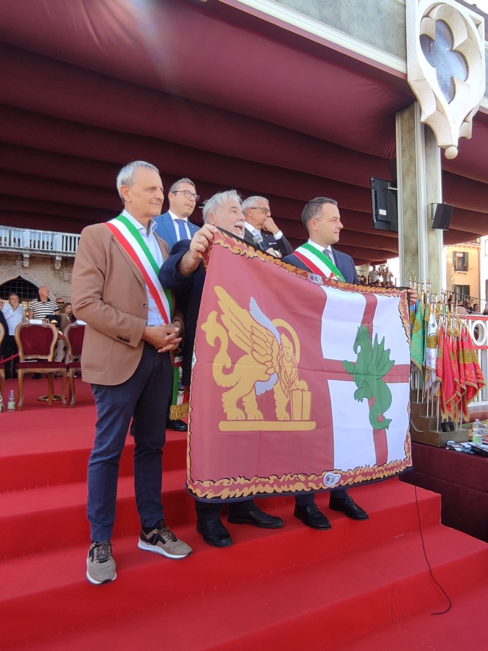 Il Dragun ambasciatore di pace al Corteo Storico di Venezia