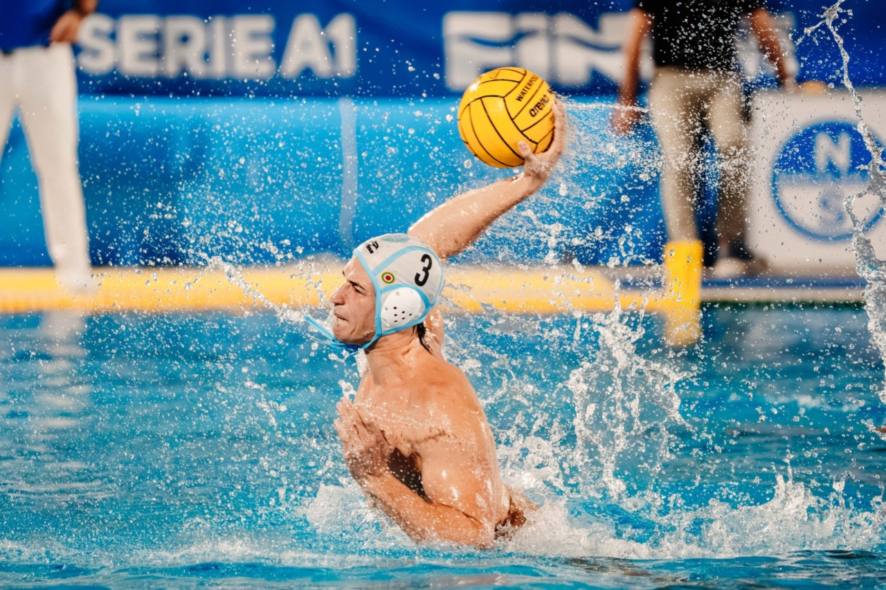 Lo spettacolo della pallanuoto a Portofino con protagonista la Pro Recco