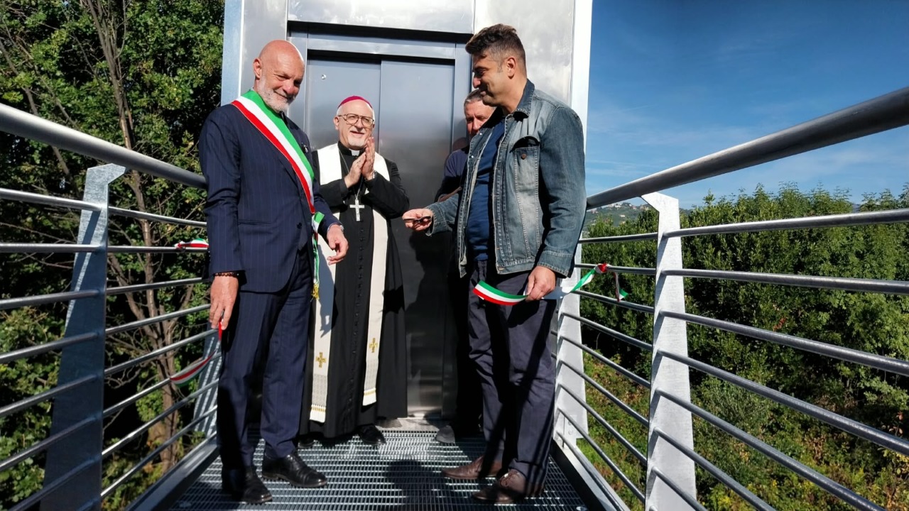 Lavagna, inaugurato questa mattina il nuovo ascensore del cimitero cittadino