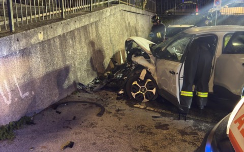 Lavagna, si schianta con l’auto contro un muro: muore un 39enne