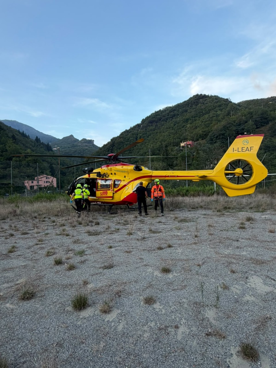 Auto si ribalta dopo Temossi, donna trasferita in elicottero a Genova