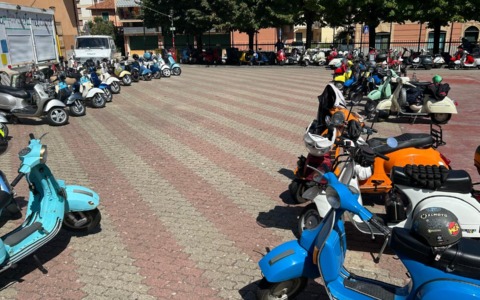 Oltre cento Vespe in raduno a Sestri Levante